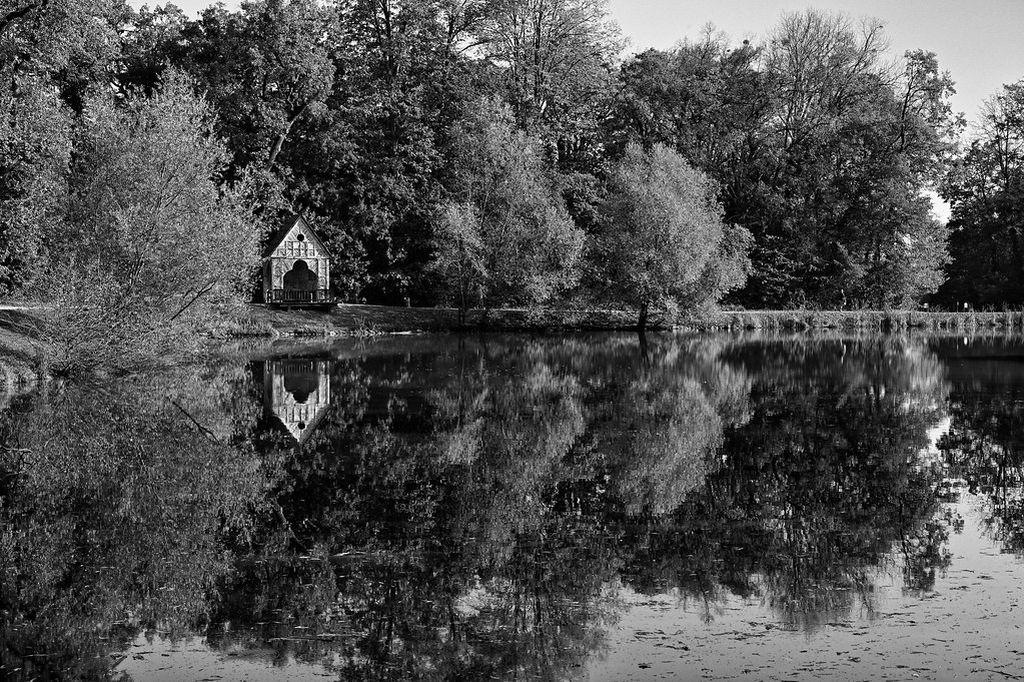 Park Maksimir, četvrto maksimirsko jezero, ribarska koliba (Foto Zoran Mirković)